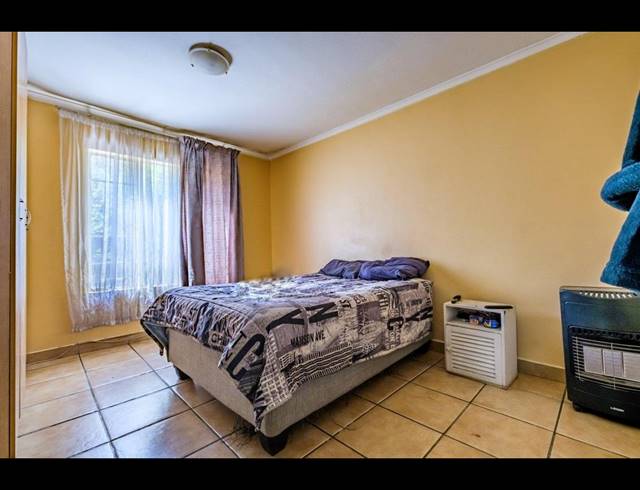 2 BEDROOM TOWNHOUSE FOR SALE IN CASTLEVIEW